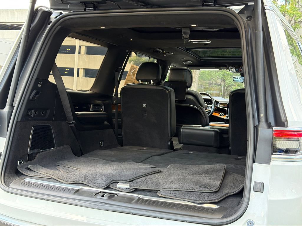 Used 2022 Jeep Grand Wagoneer Series III w/ Rear Seat Video Group 1 AWD/4WD image 7