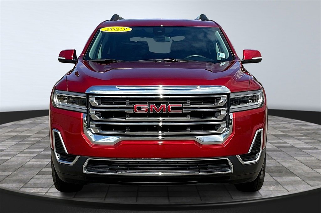 Used 2023 GMC Acadia SLE w/ Driver Convenience Package image 3