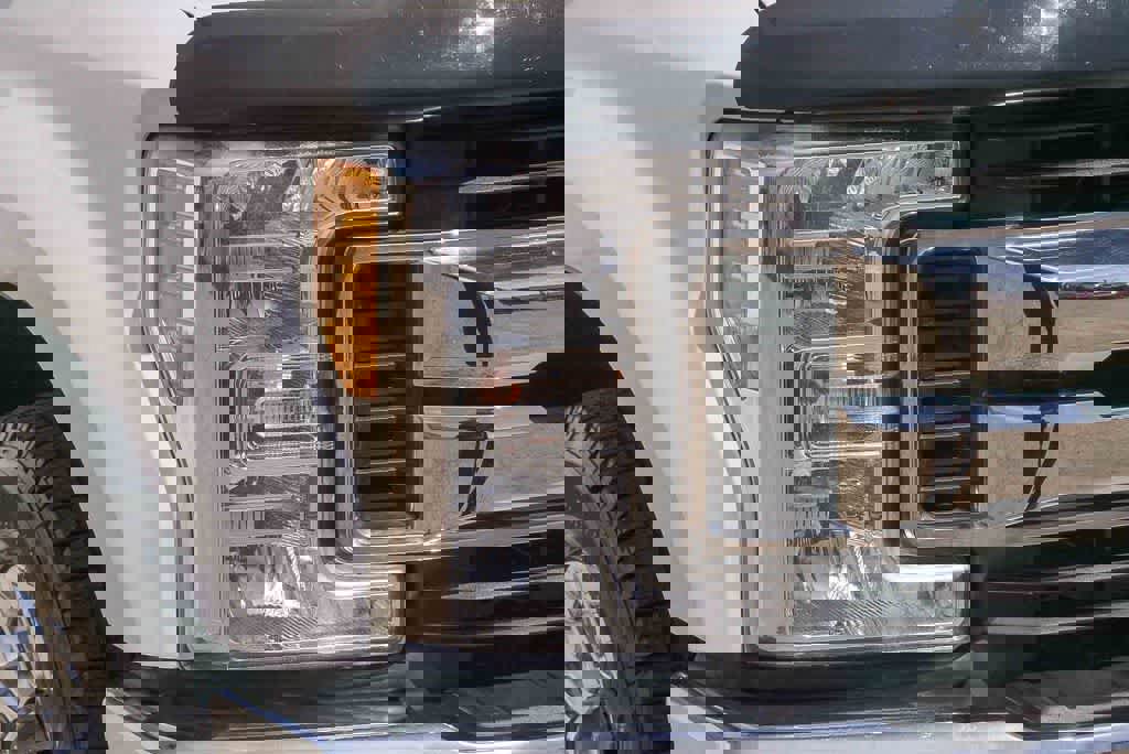 Used 2017 Ford F350 XLT w/ XLT Premium Package image 4