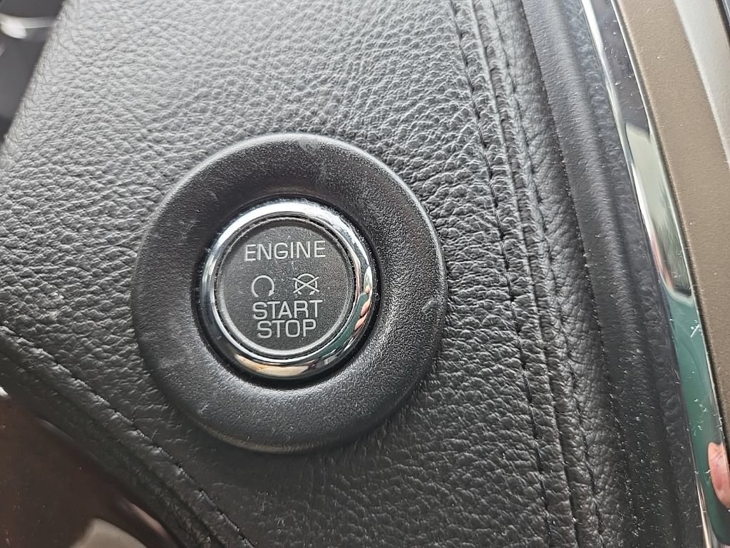 Used 2014 Lincoln MKX AWD w/ Equipment Group 102A image 28