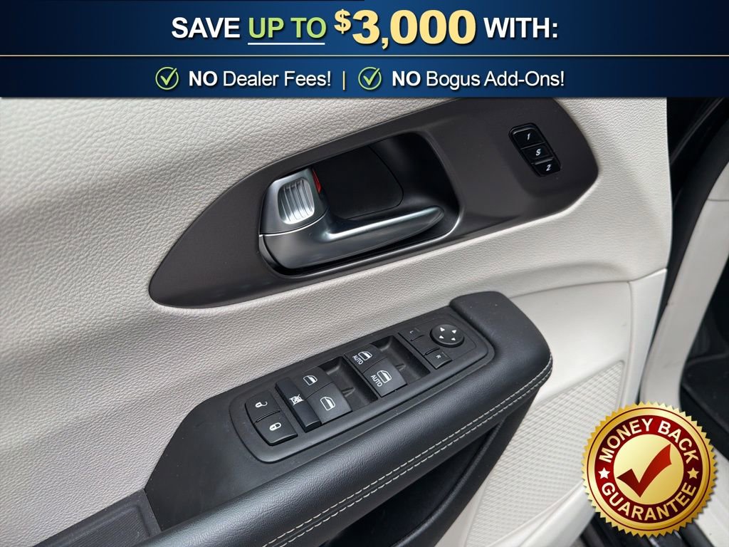 Used 2024 Chrysler Pacifica Touring-L FWD image 16