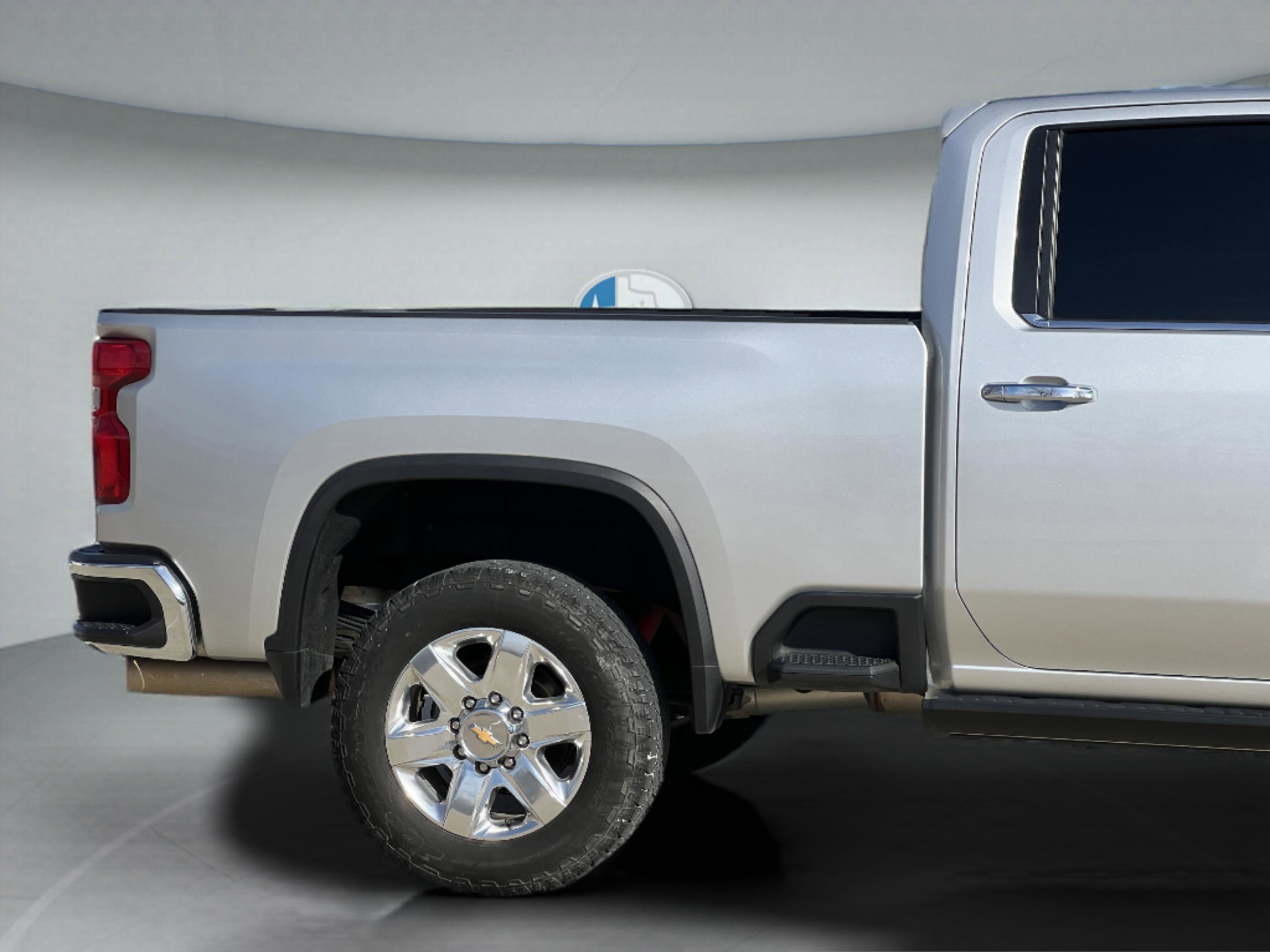 Used 2023 Chevrolet Silverado 2500 LTZ w/ LTZ Premium Package image 12