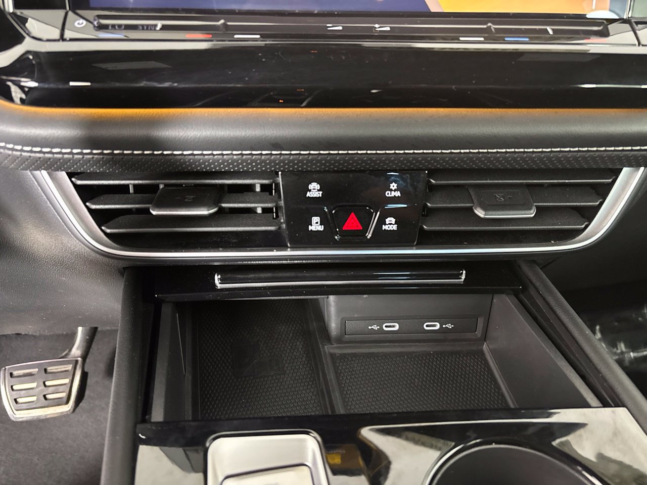 Used 2024 Volkswagen Atlas Cross Sport SEL Premium R-Line AWD/4WD image 20