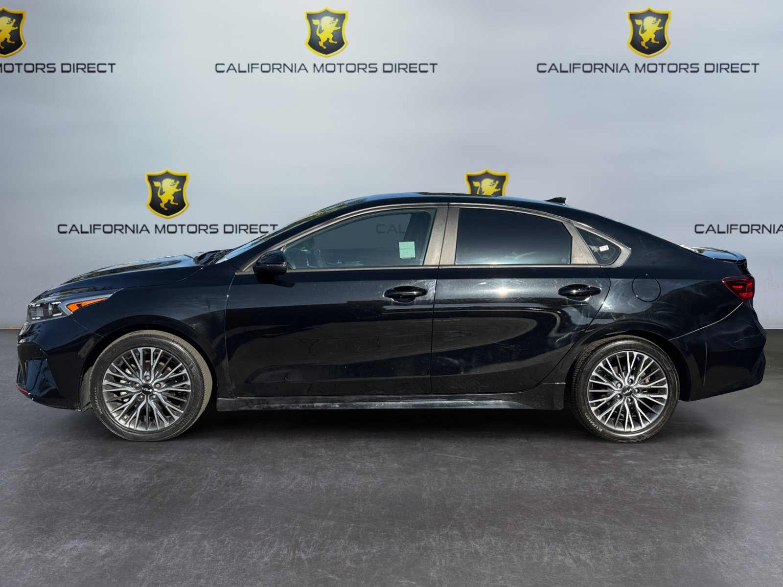 Used 2023 Kia Forte GT-Line FWD image 2