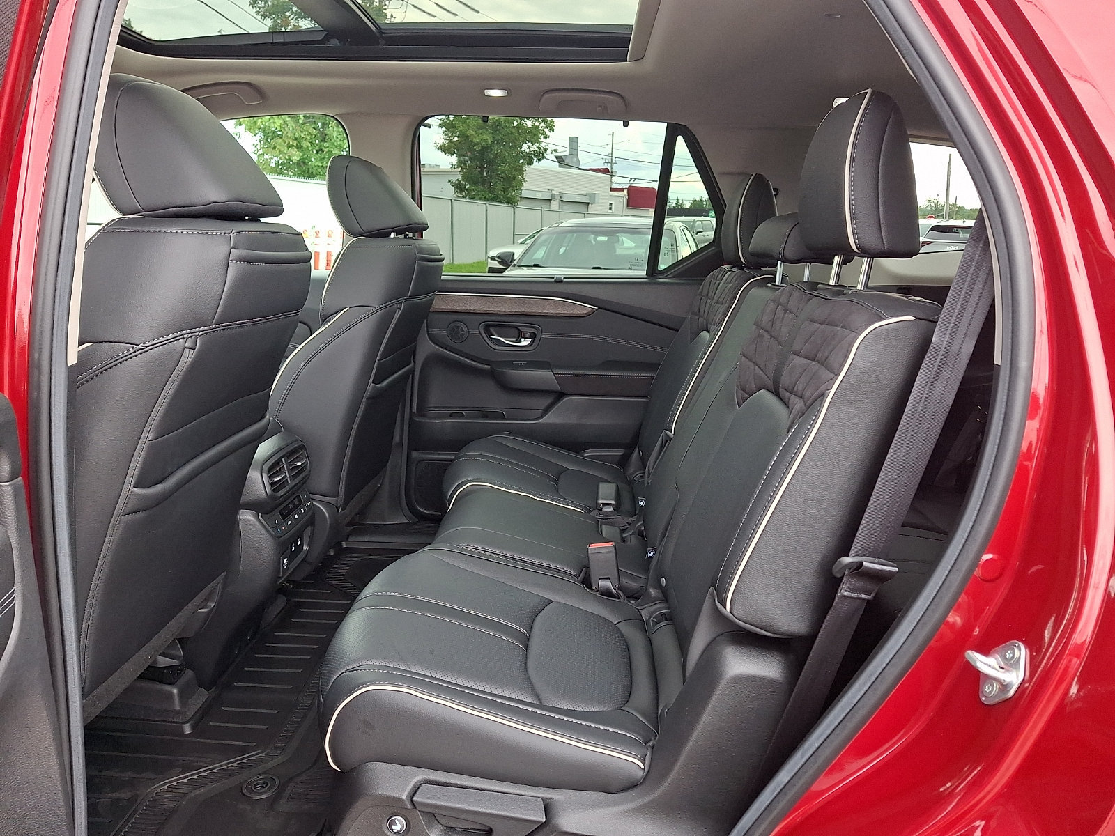 Used 2026 Honda Pilot Elite image 10
