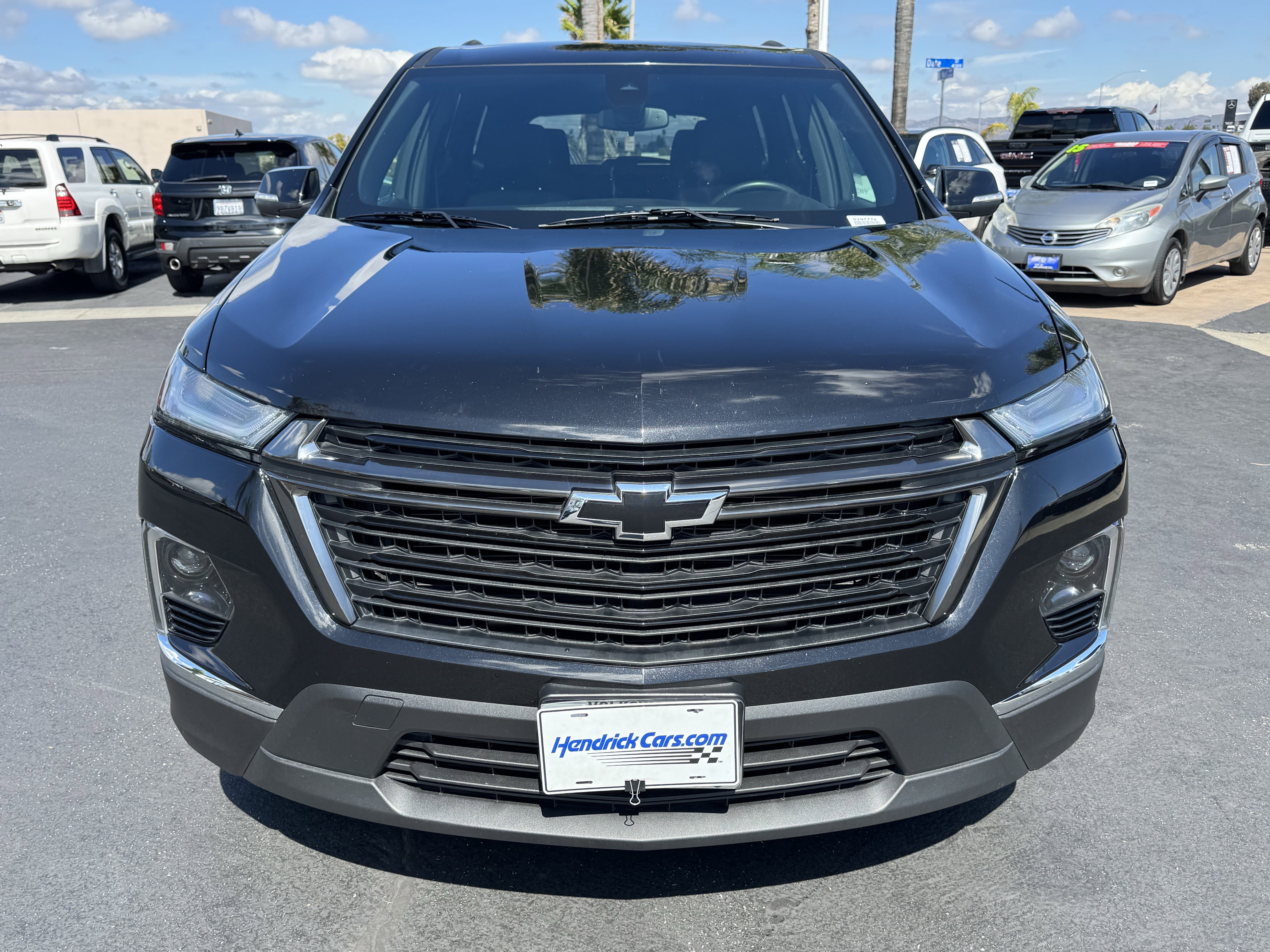 Used 2023 Chevrolet Traverse LT image 3