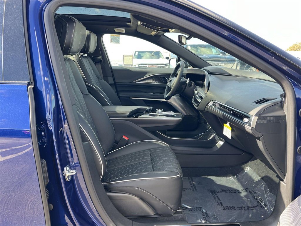 New 2026 Cadillac Lyriq V image 34