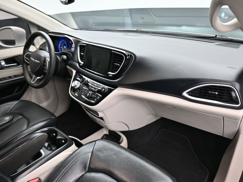 Used 2022 Chrysler Pacifica Touring-L image 62