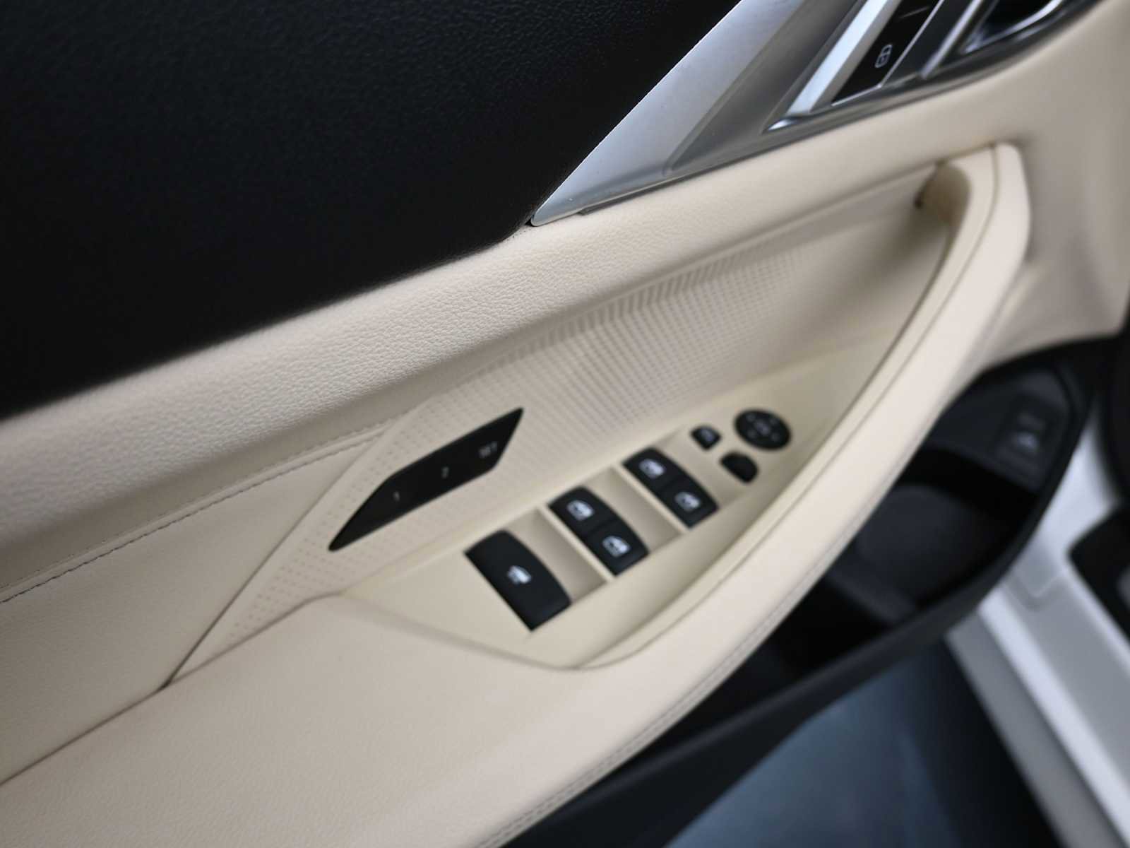 Used 2024 BMW 430i Convertible w/ Premium Package image 9