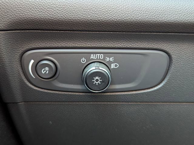 Certified 2023 Buick Envision Essence FWD image 17