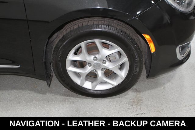 Used 2020 Chrysler Pacifica Touring-L Plus w/ Tire & Wheel Group FWD image 6