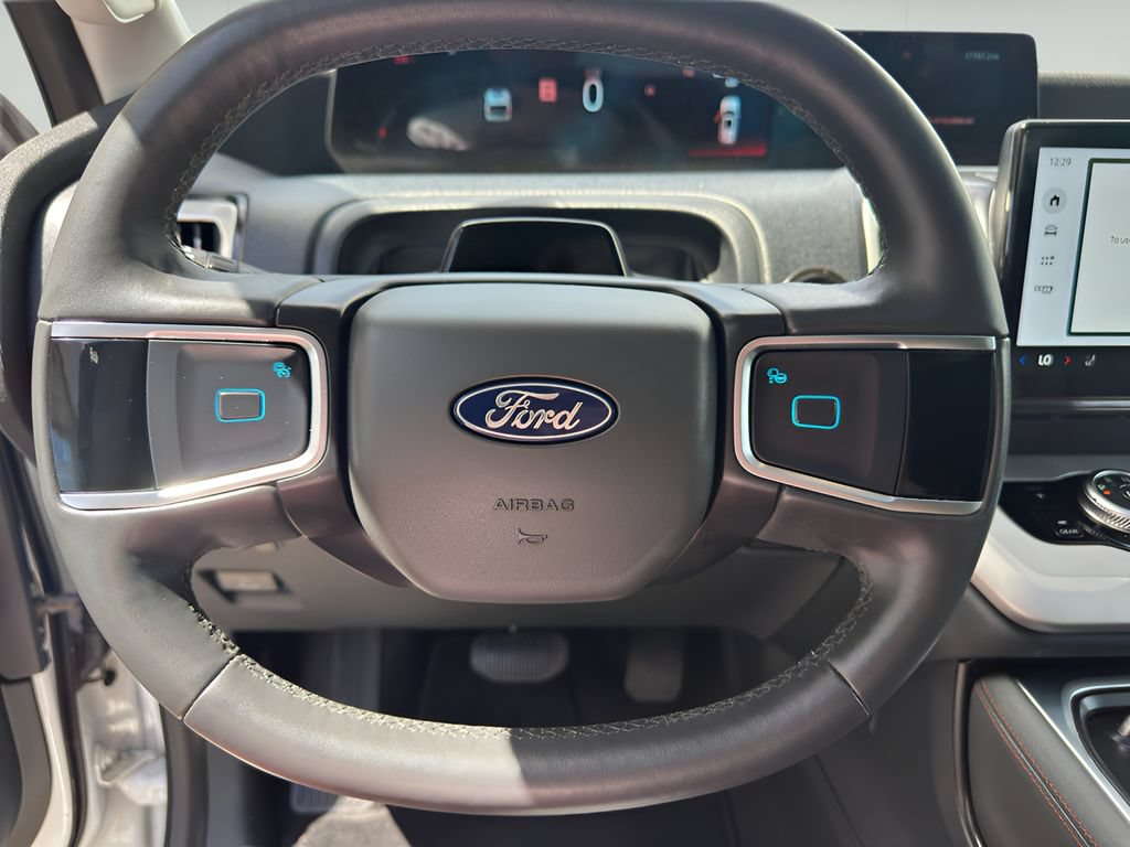 Used 2025 Ford Expedition Active AWD/4WD image 40