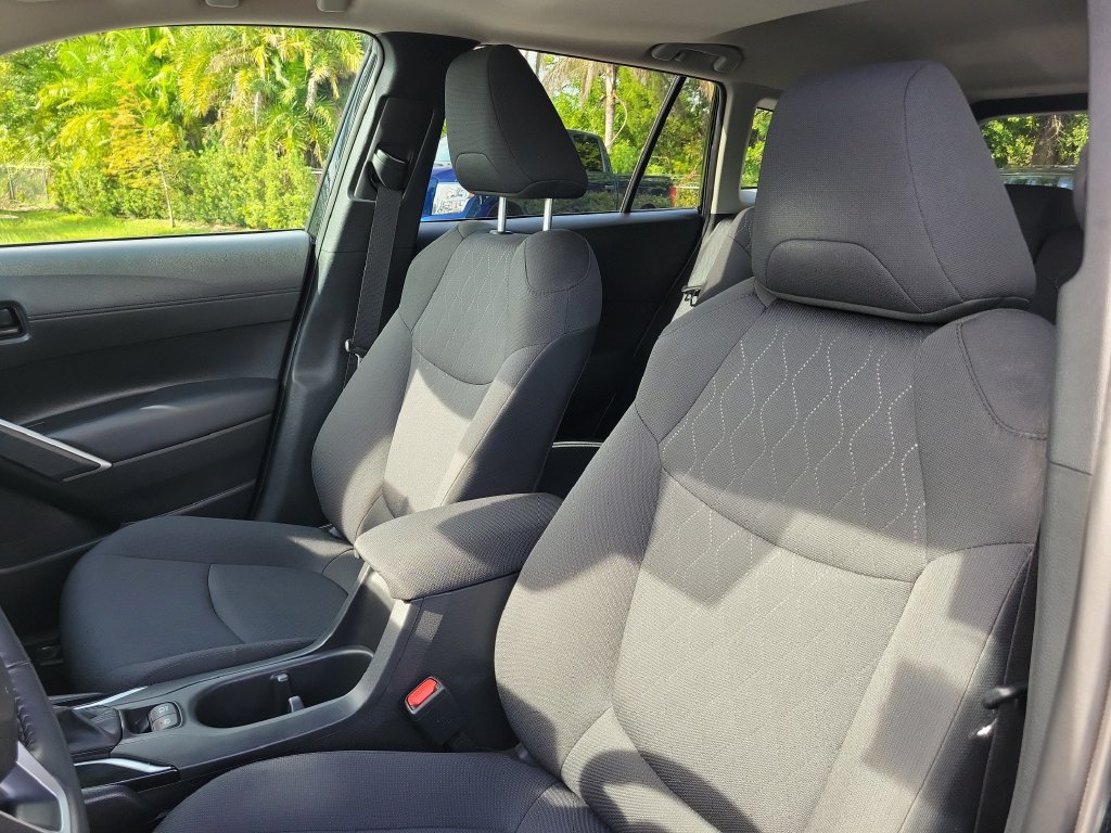 Used 2025 Toyota Corolla Cross LE w/ Moonroof Package FWD image 19