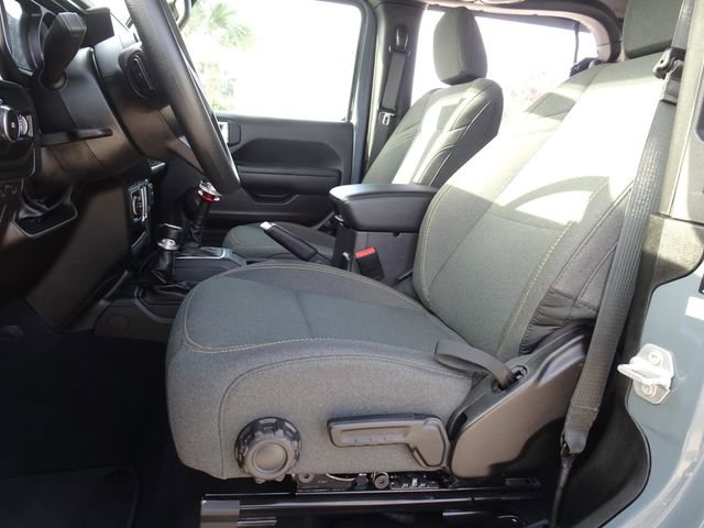 Used 2025 Jeep Wrangler Sport AWD/4WD image 7