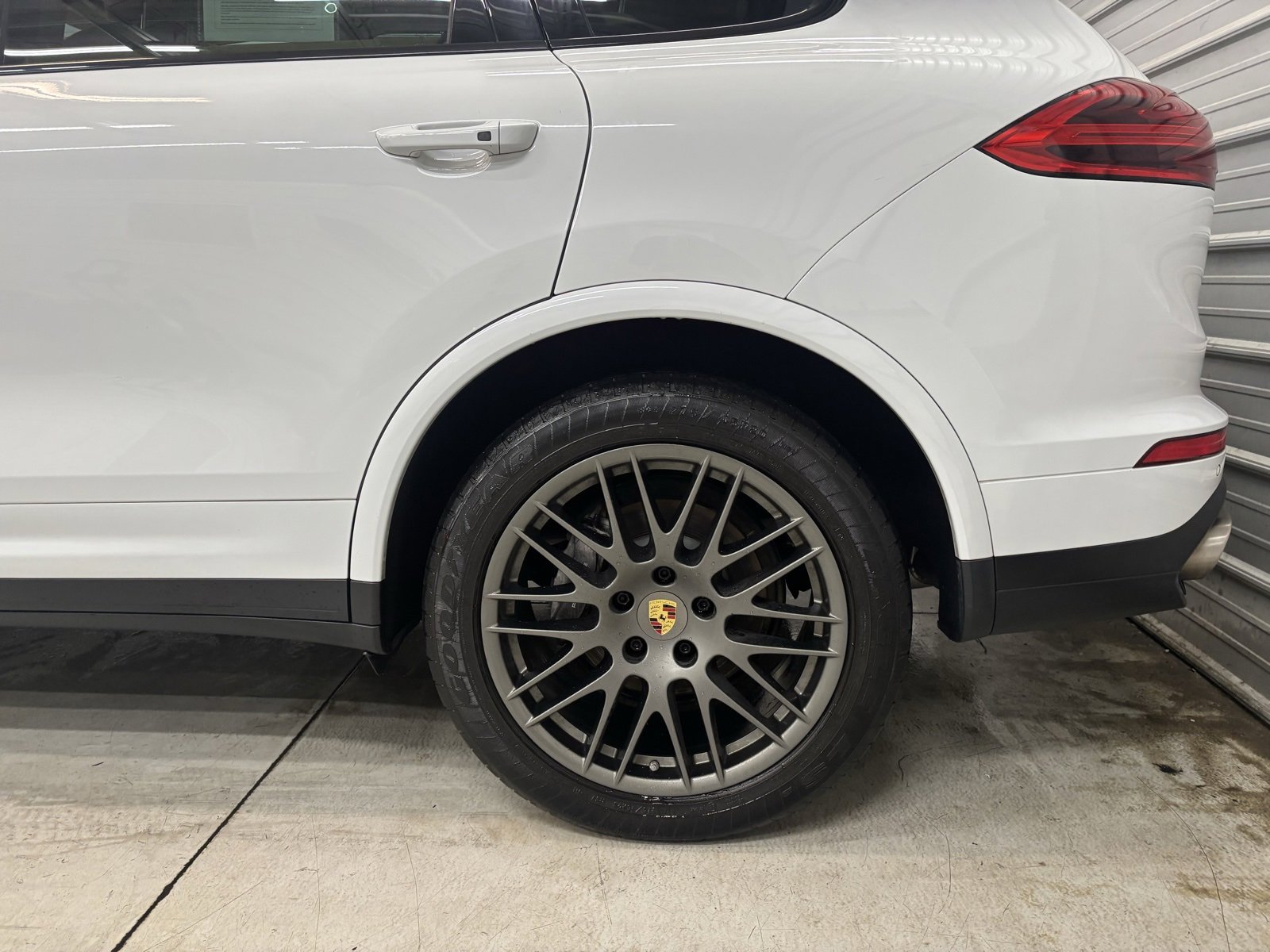 Used 2017 Porsche Cayenne Platinum Edition image 6