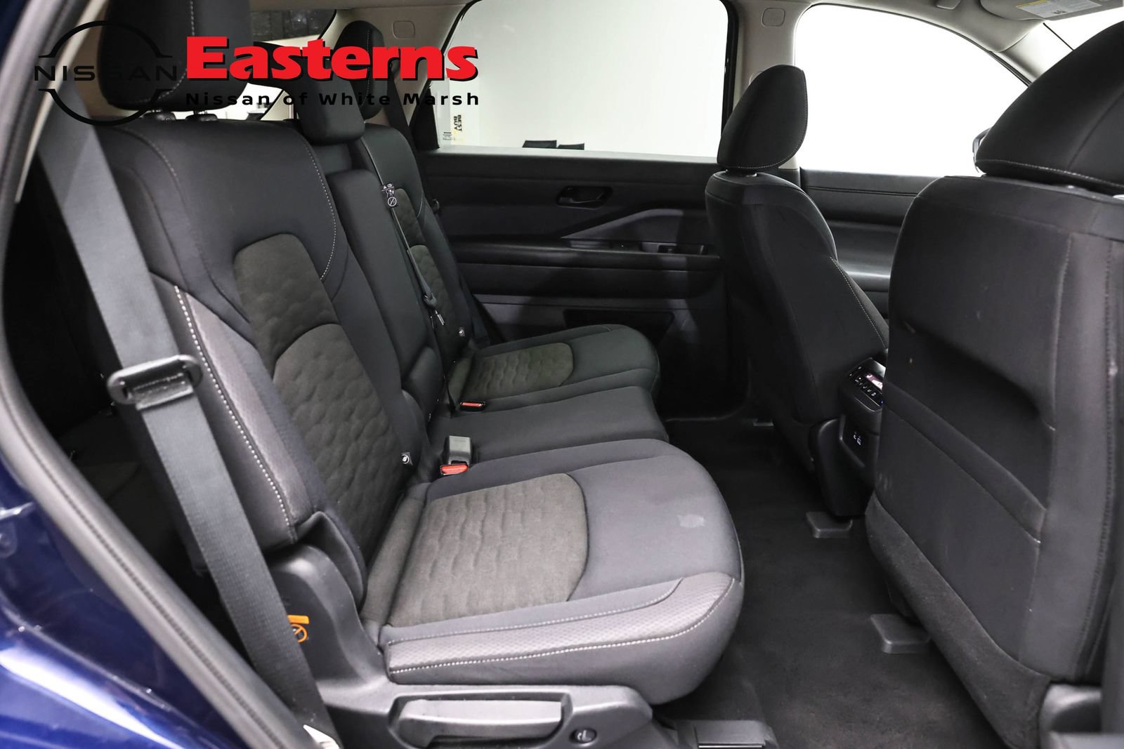 Used 2025 Nissan Pathfinder SV FWD image 23