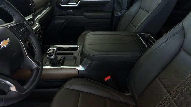 Used 2025 Chevrolet Silverado 1500 High Country w/ Technology Package image 19