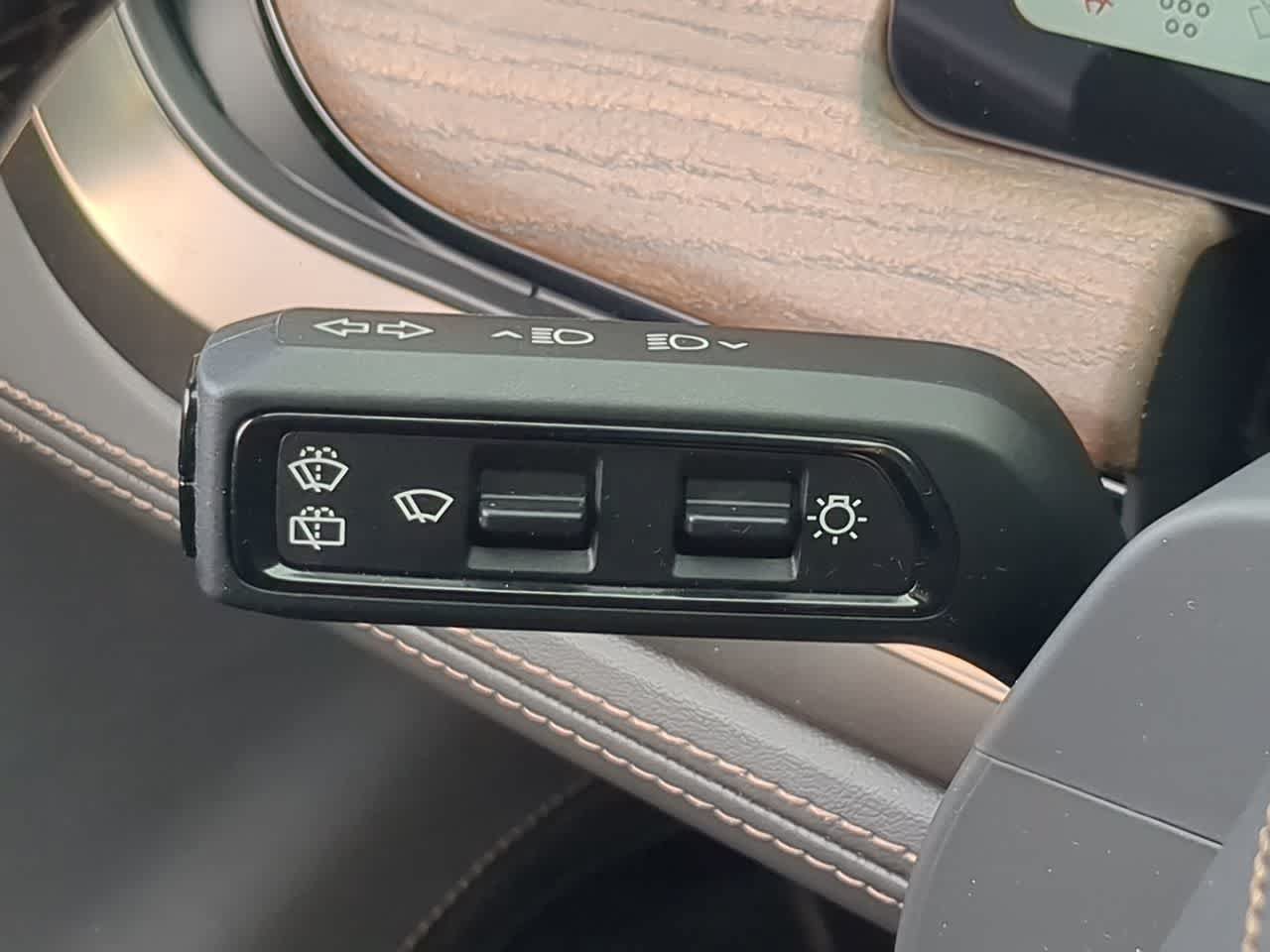 Used 2026 Rivian R1S Premium AWD/4WD image 28