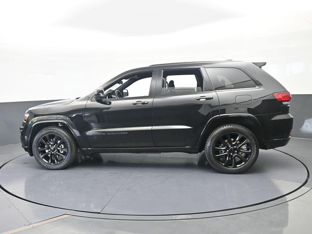 Used 2021 Jeep Grand Cherokee Laredo X RWD image 3