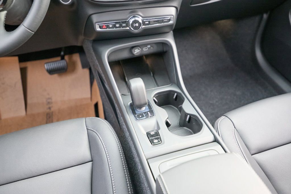 New 2026 Volvo XC40 B5 Core w/ Climate Package image 28