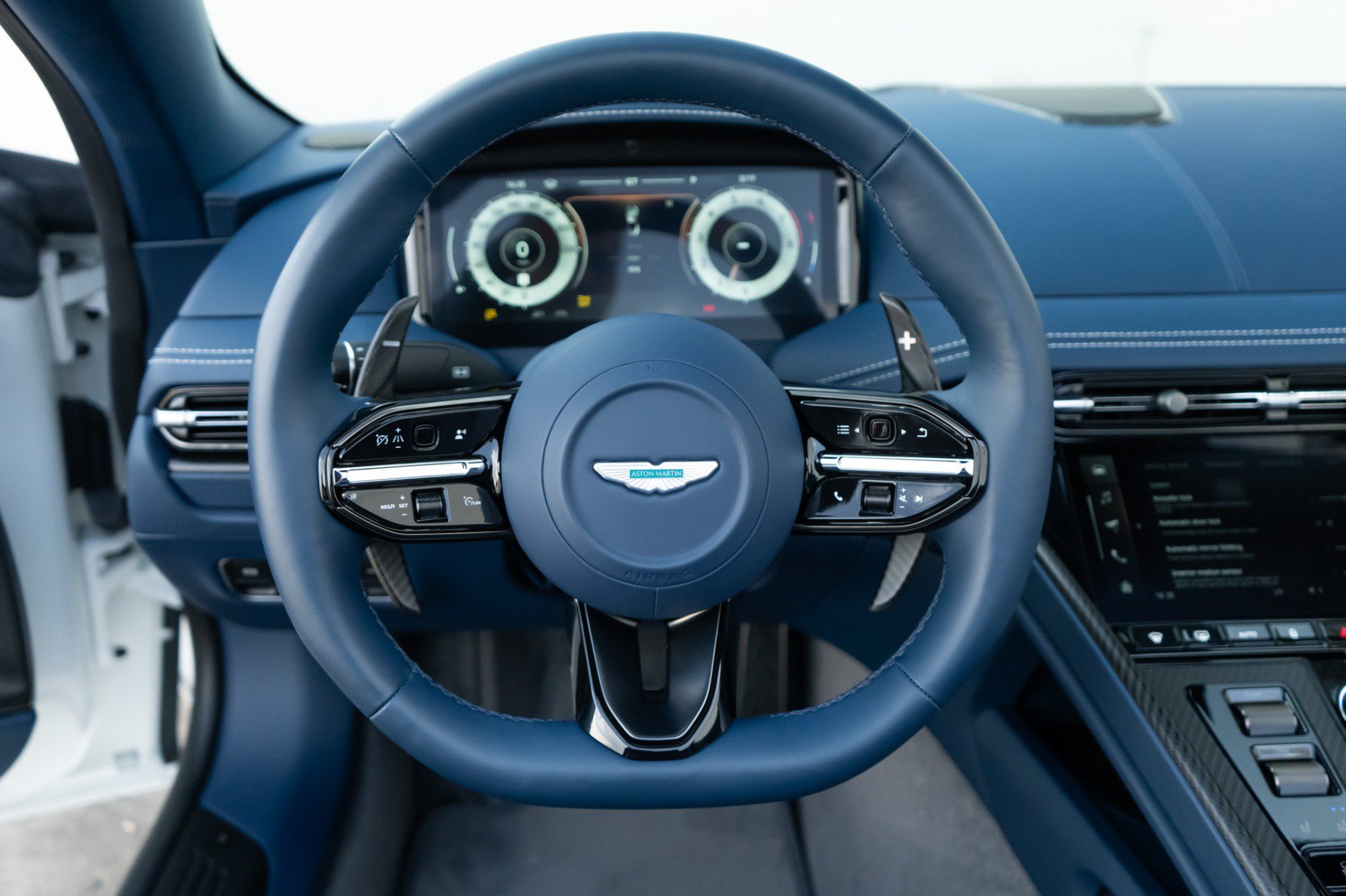 Used 2025 Aston Martin DB12 Convertible RWD image 14