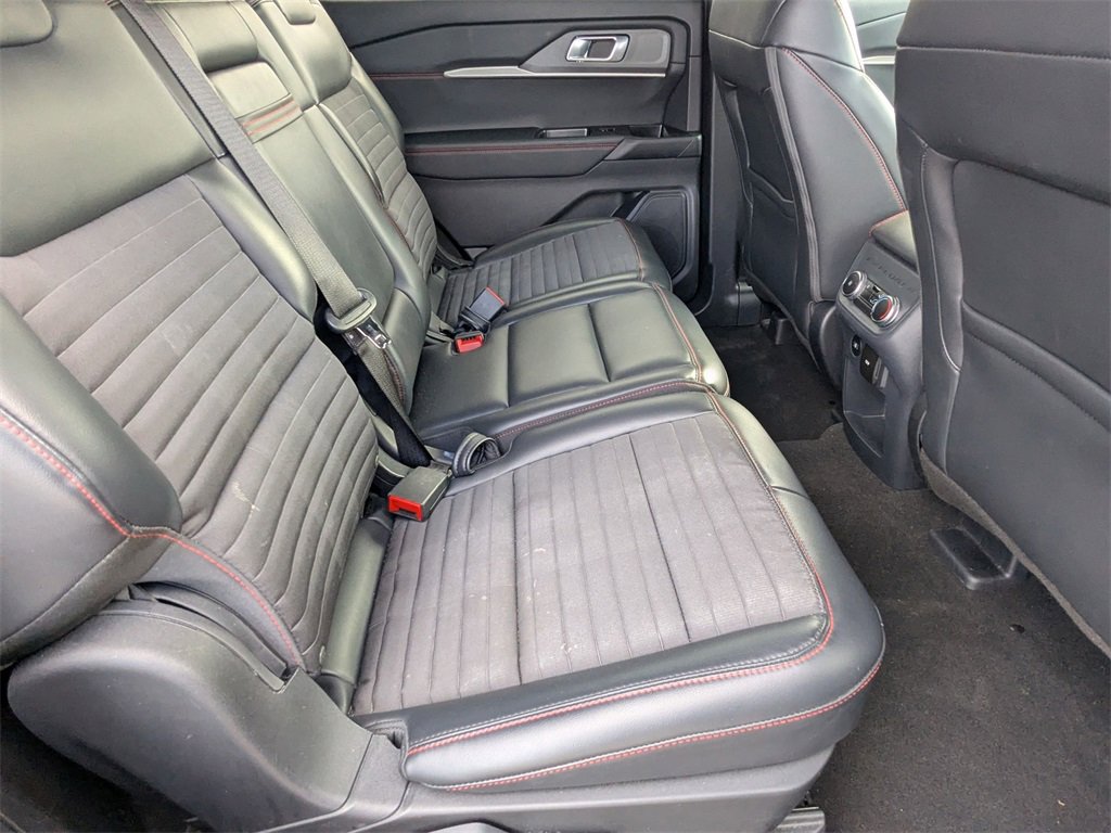 Used 2025 Ford Explorer ST-Line w/ ST-Line Street Pack image 19