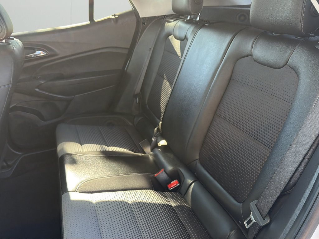 Used 2025 Chevrolet Trax LT w/ LT Convenience Package FWD image 16