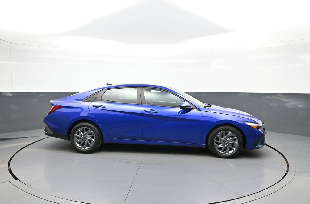 Certified 2024 Hyundai Elantra SEL FWD image 5