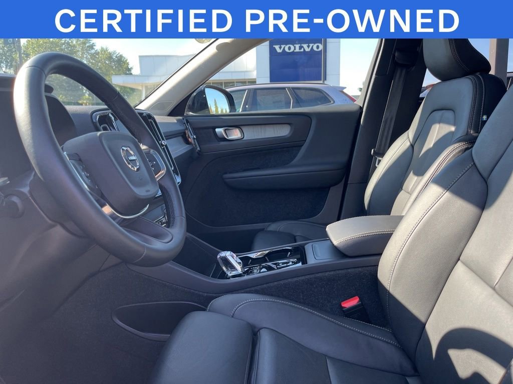 Certified 2025 Volvo XC40 B5 Plus AWD/4WD image 4