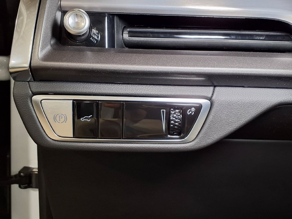 New 2027 Cadillac Vistiq Luxury AWD/4WD image 15