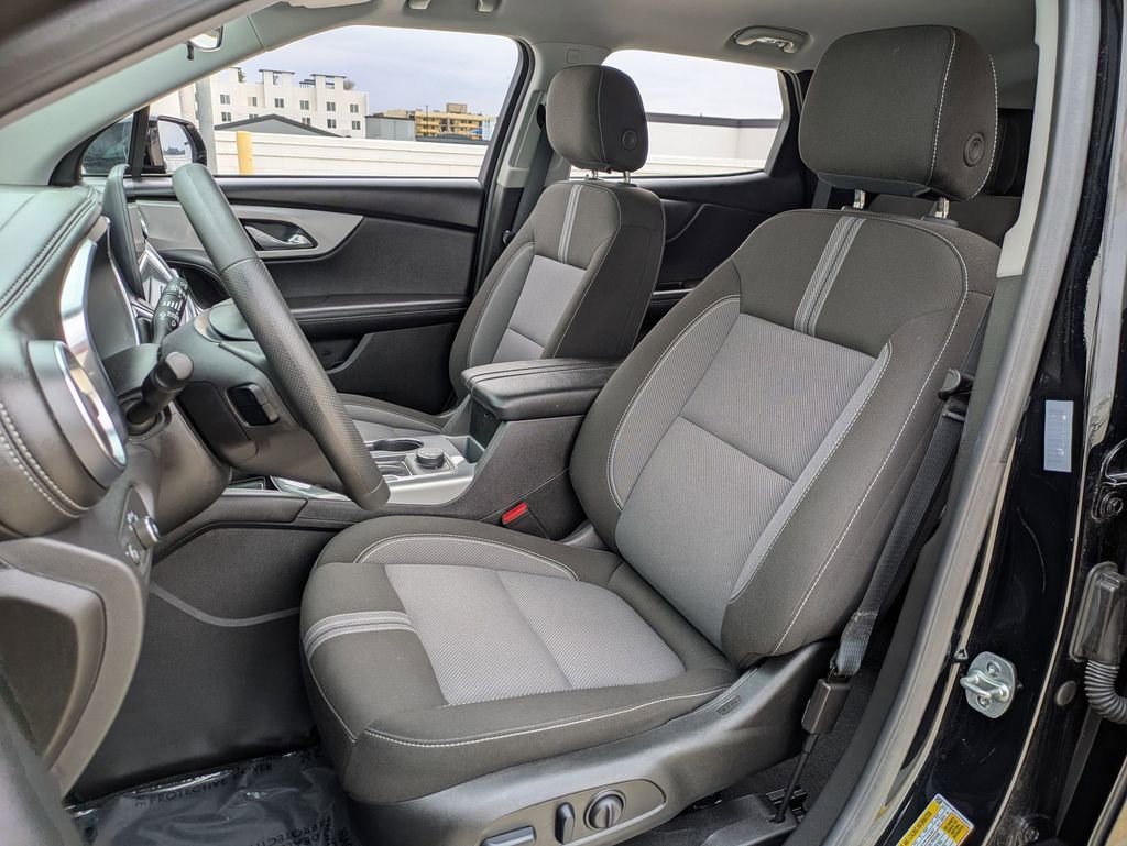Used 2025 Chevrolet Blazer LT AWD/4WD image 23