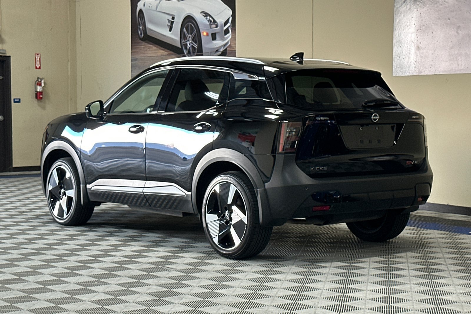 Used 2025 Nissan Kicks SR AWD/4WD image 6