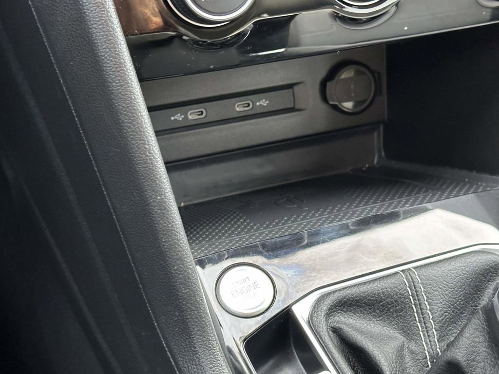 Certified 2023 Volkswagen Taos SE w/ Black Wheel Package image 29