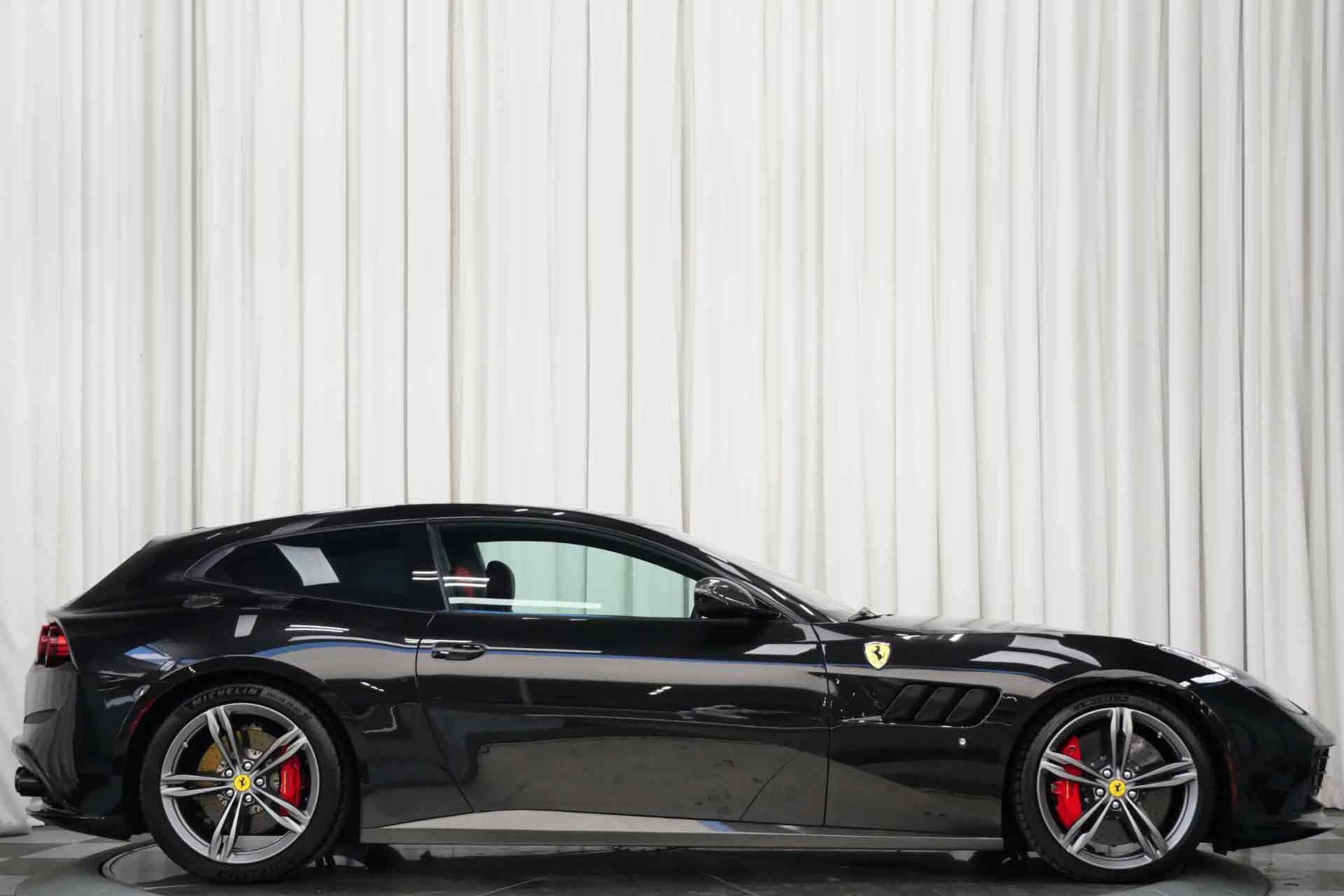 Used 2018 Ferrari GTC4Lusso image 2