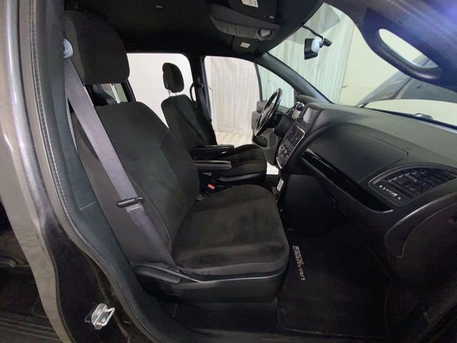 Used 2017 Dodge Grand Caravan SE FWD image 38