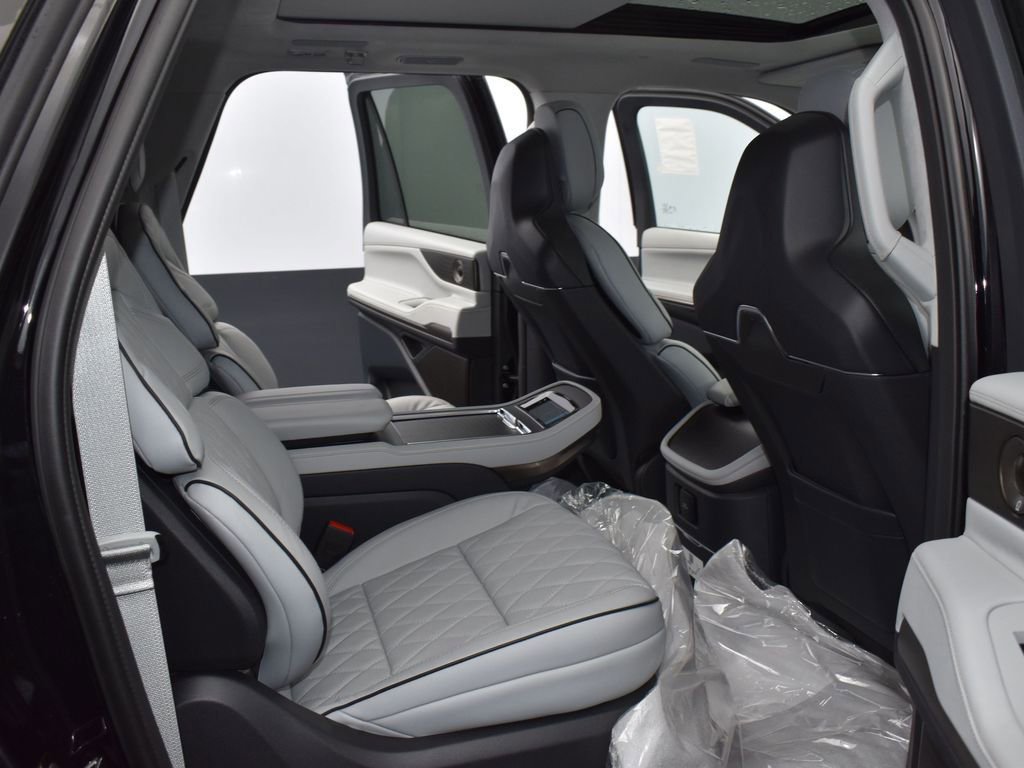 New 2026 Lincoln Navigator L Black Label AWD/4WD image 13