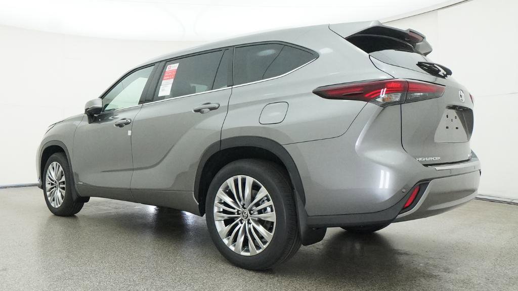 New 2026 Toyota Highlander Platinum image 8