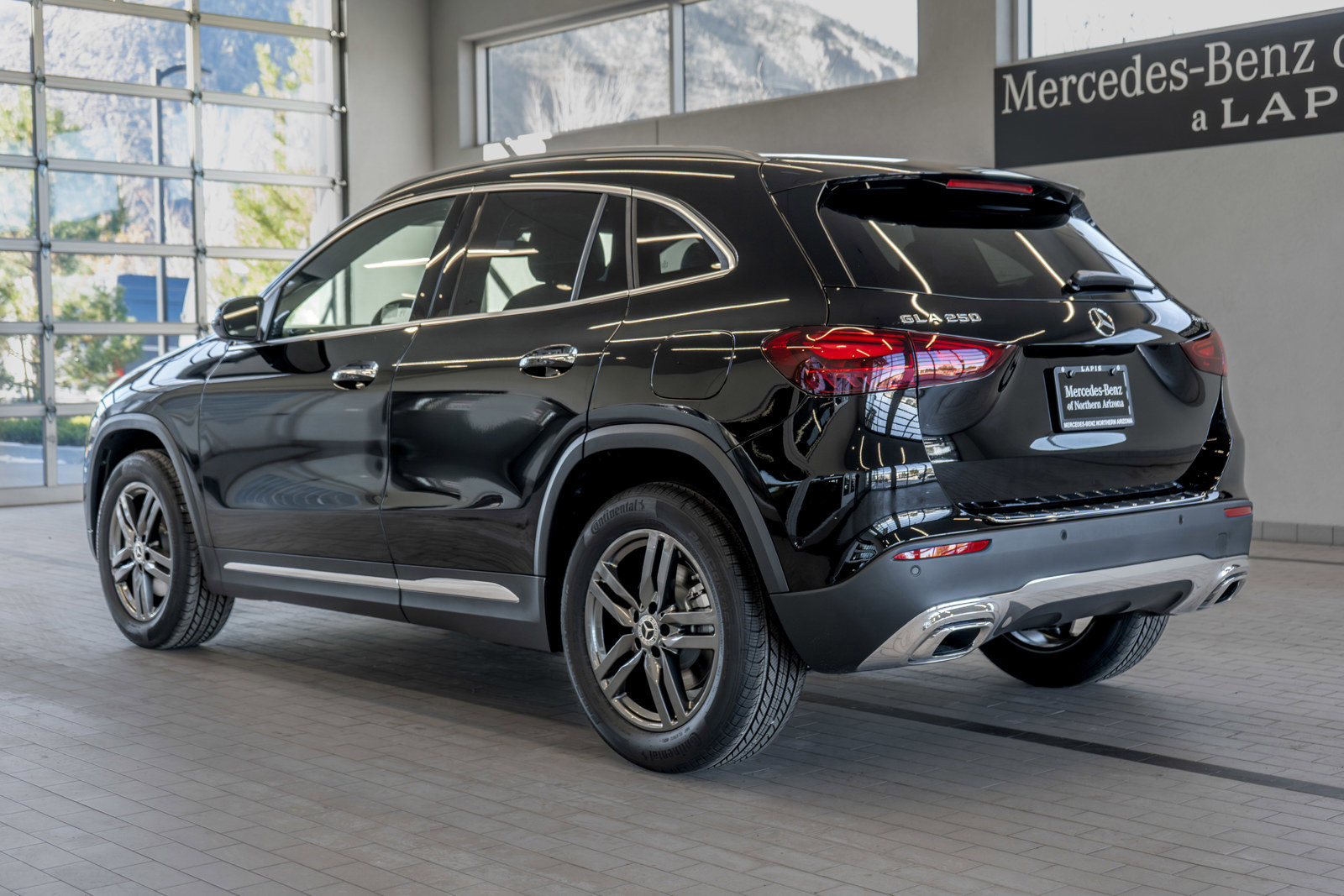 Used 2025 Mercedes-Benz GLA 250 4MATIC image 13