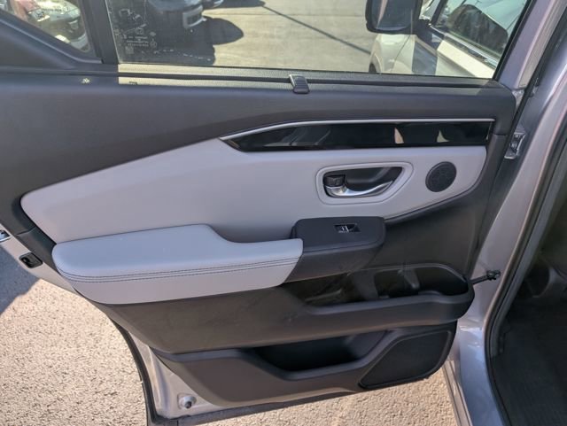 Used 2025 Honda Pilot EX-L image 10