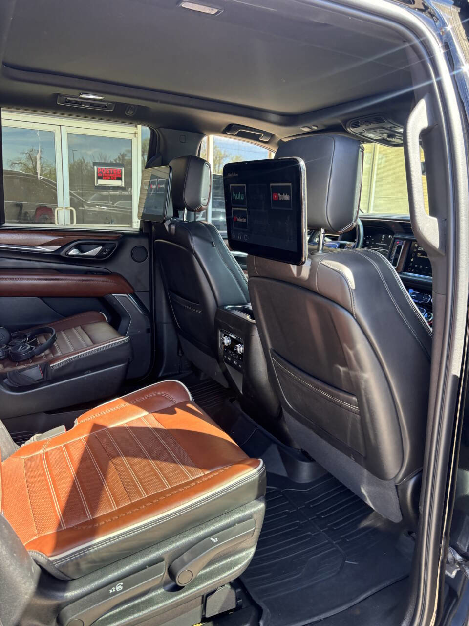 Used 2023 GMC Yukon Denali Ultimate image 16