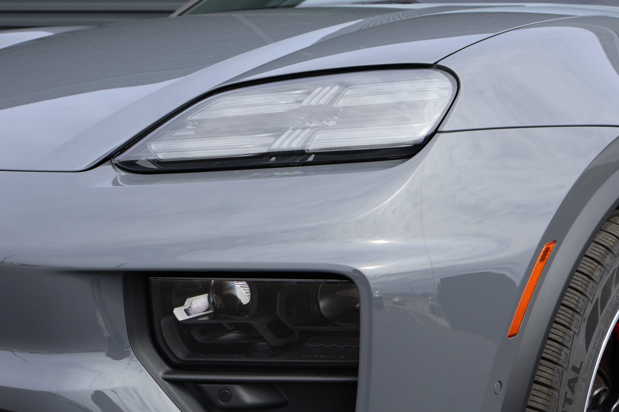 New 2026 Porsche Macan 4S Electric AWD/4WD image 12