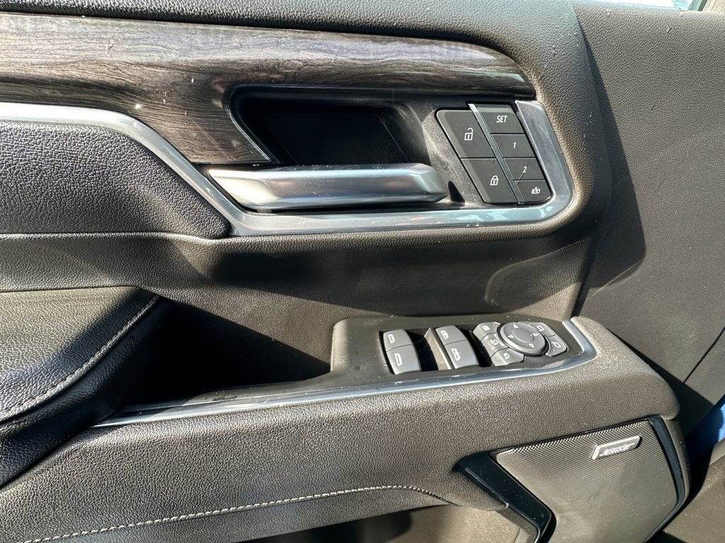 Used 2025 Chevrolet Silverado 2500 LTZ w/ LTZ Premium Package AWD/4WD image 11