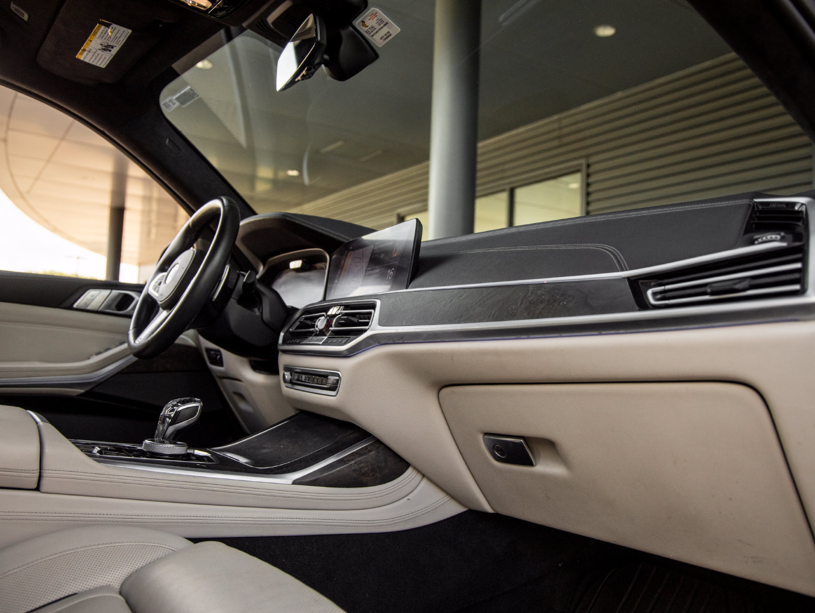 Used 2020 BMW X7 xDrive40i w/ M Sport Package AWD/4WD image 48