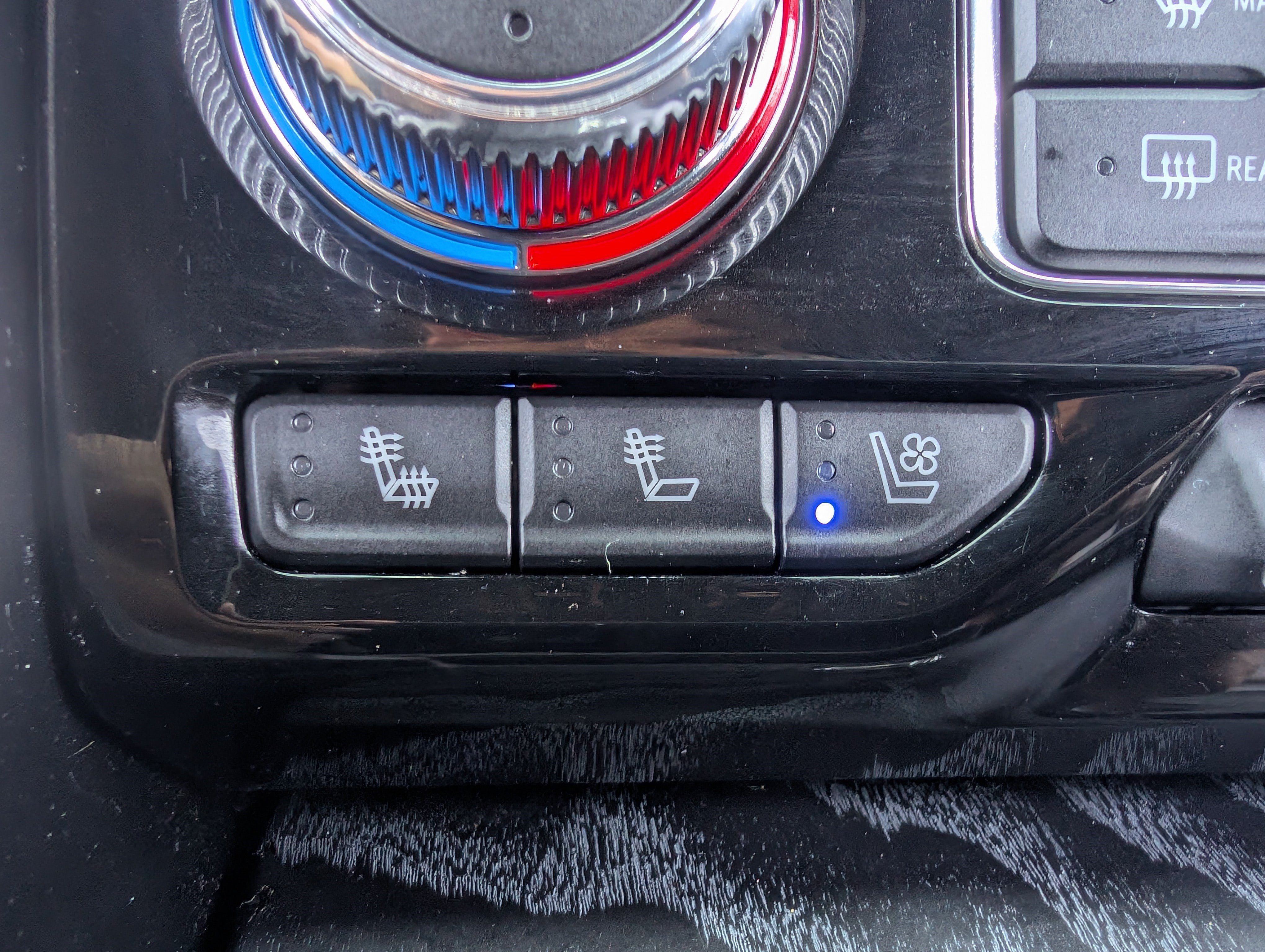 Used 2023 GMC Yukon Denali AWD/4WD image 32