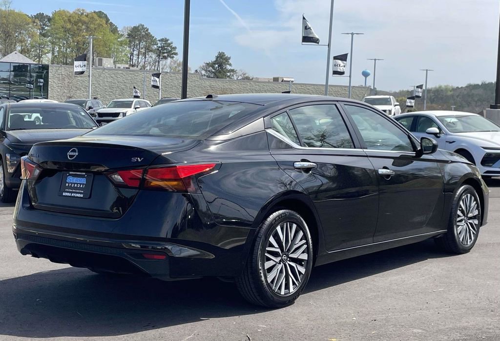 Used 2024 Nissan Altima 2.5 SV FWD image 3