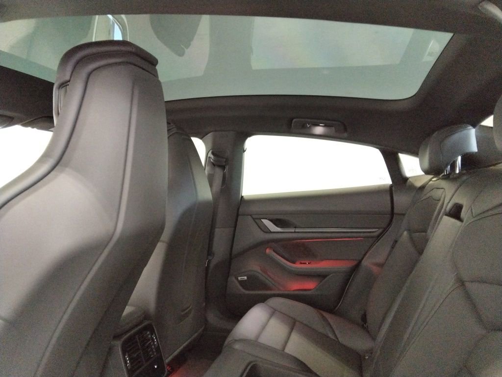 Used 2022 Porsche Taycan image 32