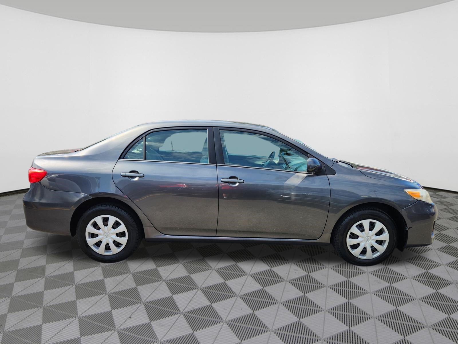 Used 2011 Toyota Corolla LE FWD image 6