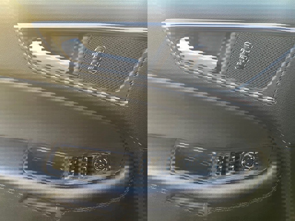 Used 2024 Ford Edge SEL image 17