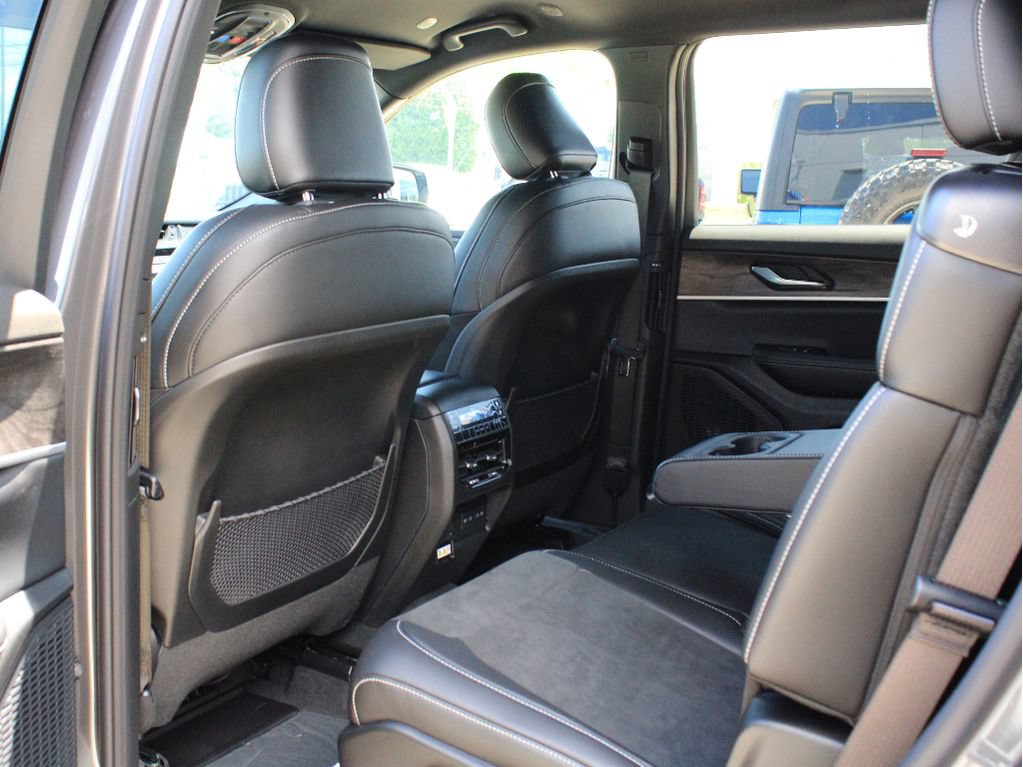New 2026 Jeep Grand Cherokee L 4WD image 32