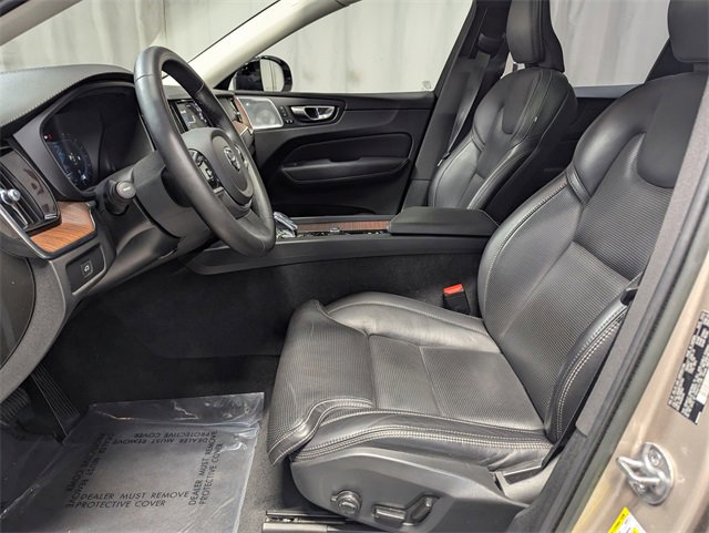 Used 2023 Volvo XC60 B5 Ultimate w/ Climate Package image 10